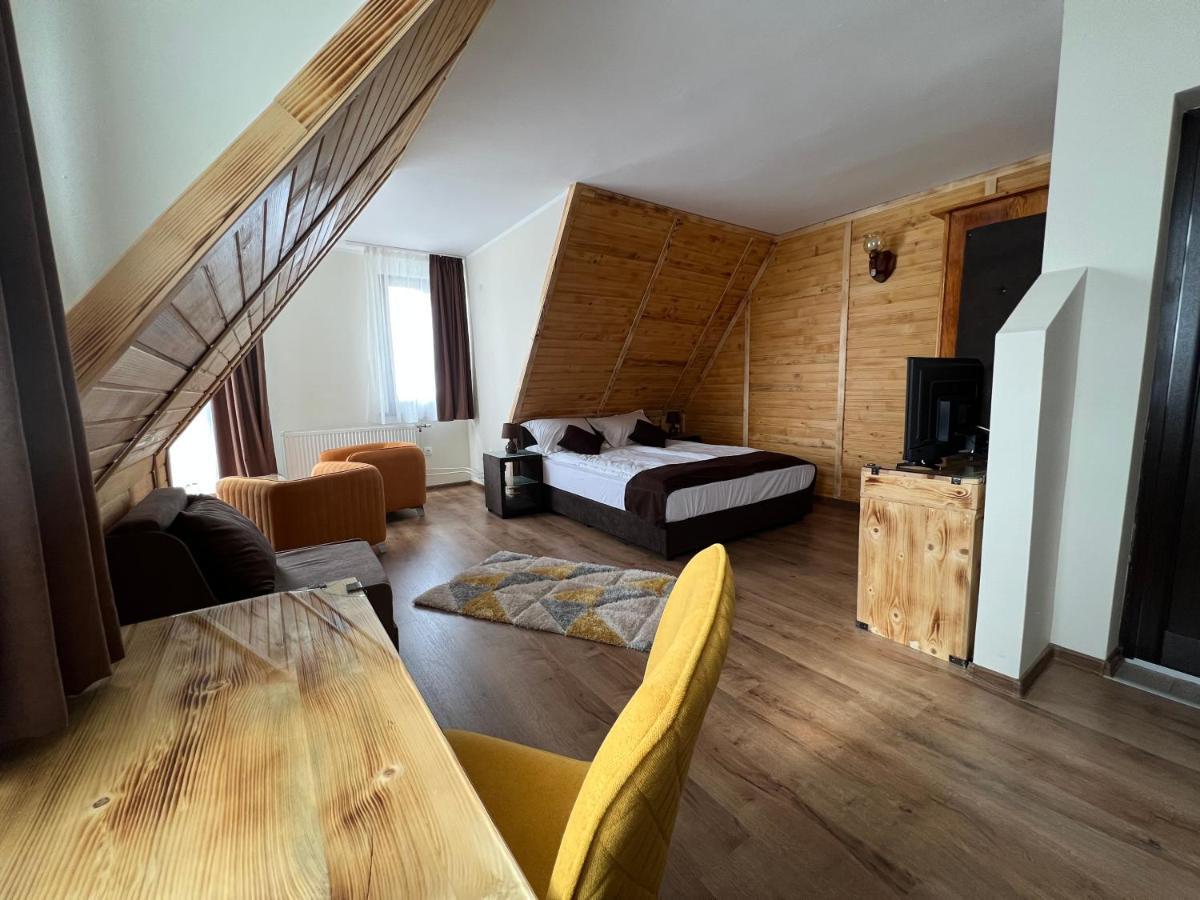 Nicole Hotel & Restaurant Самоков Екстериор снимка